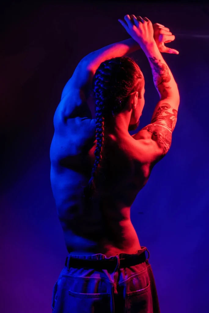 From behind: the braid, hands joined above