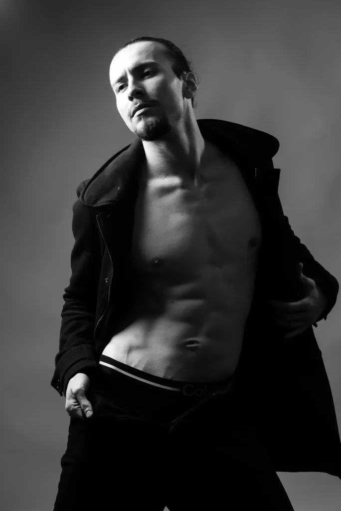 The open coat, in black and white