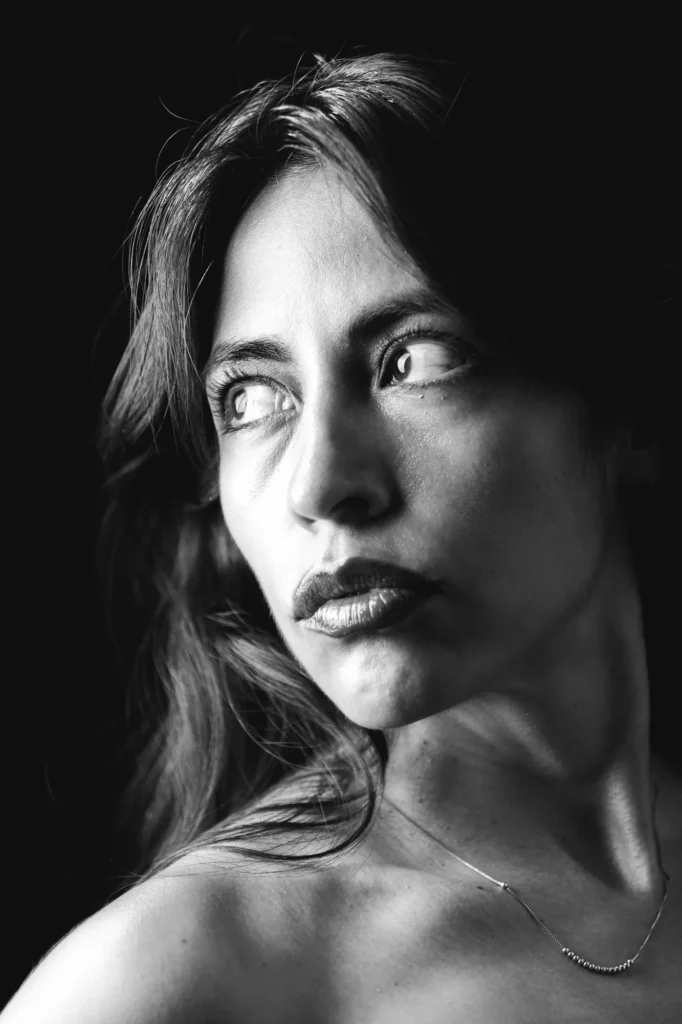 A sideways glance, in black and white