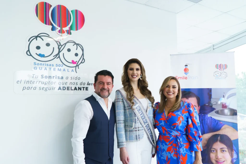 Miss Universe Guatemala by the Sonrisas Guatemala sign